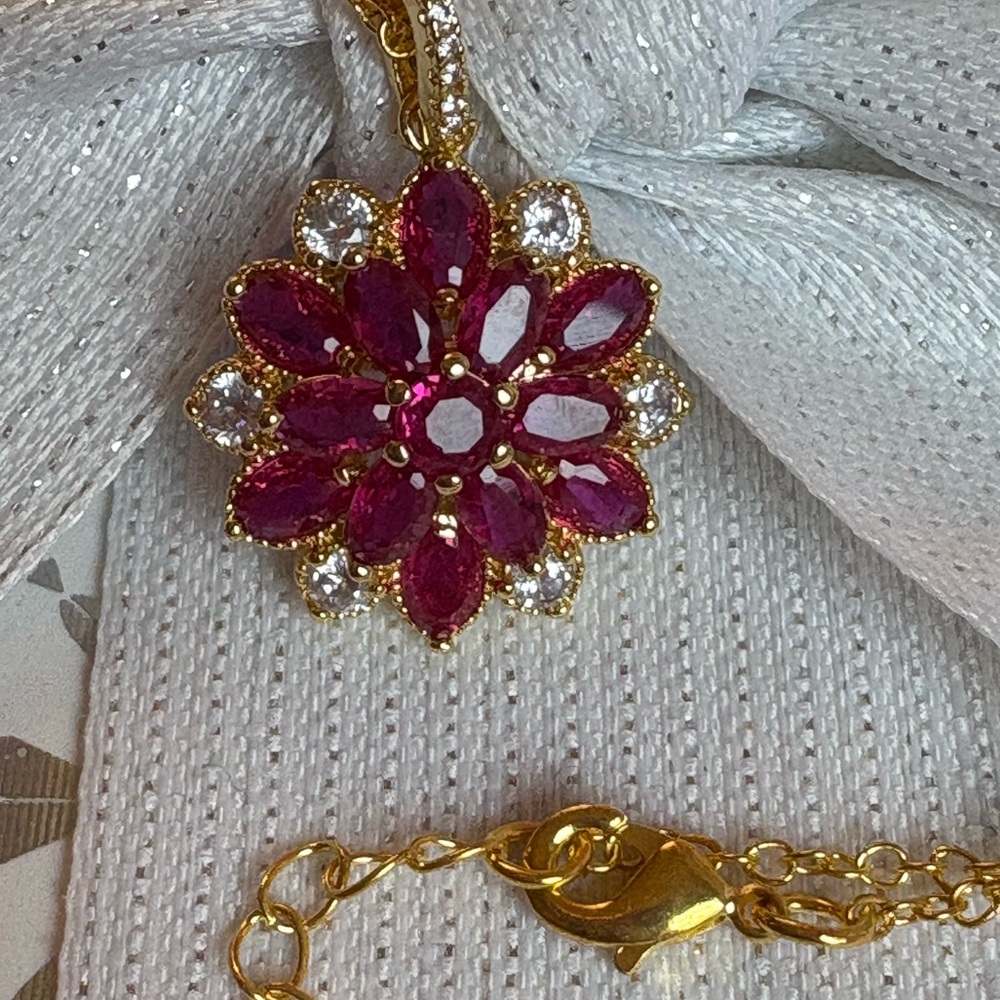 🌺Beautiful Flower Fuchsia & White Pendant🌺